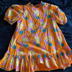 Nasty Gal: Short baby doll floral dress ( puffed sleeve)